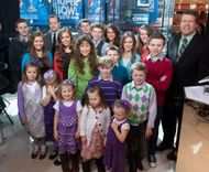 Robert Wagner And The Duggar Family Visit "Extra" - Source: Getty